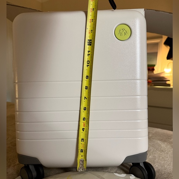 Monos x Drunk Elephant Suitcase with Wheels New - Picture 5 of 9